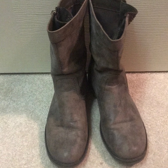 Boots - Picture 3 of 4